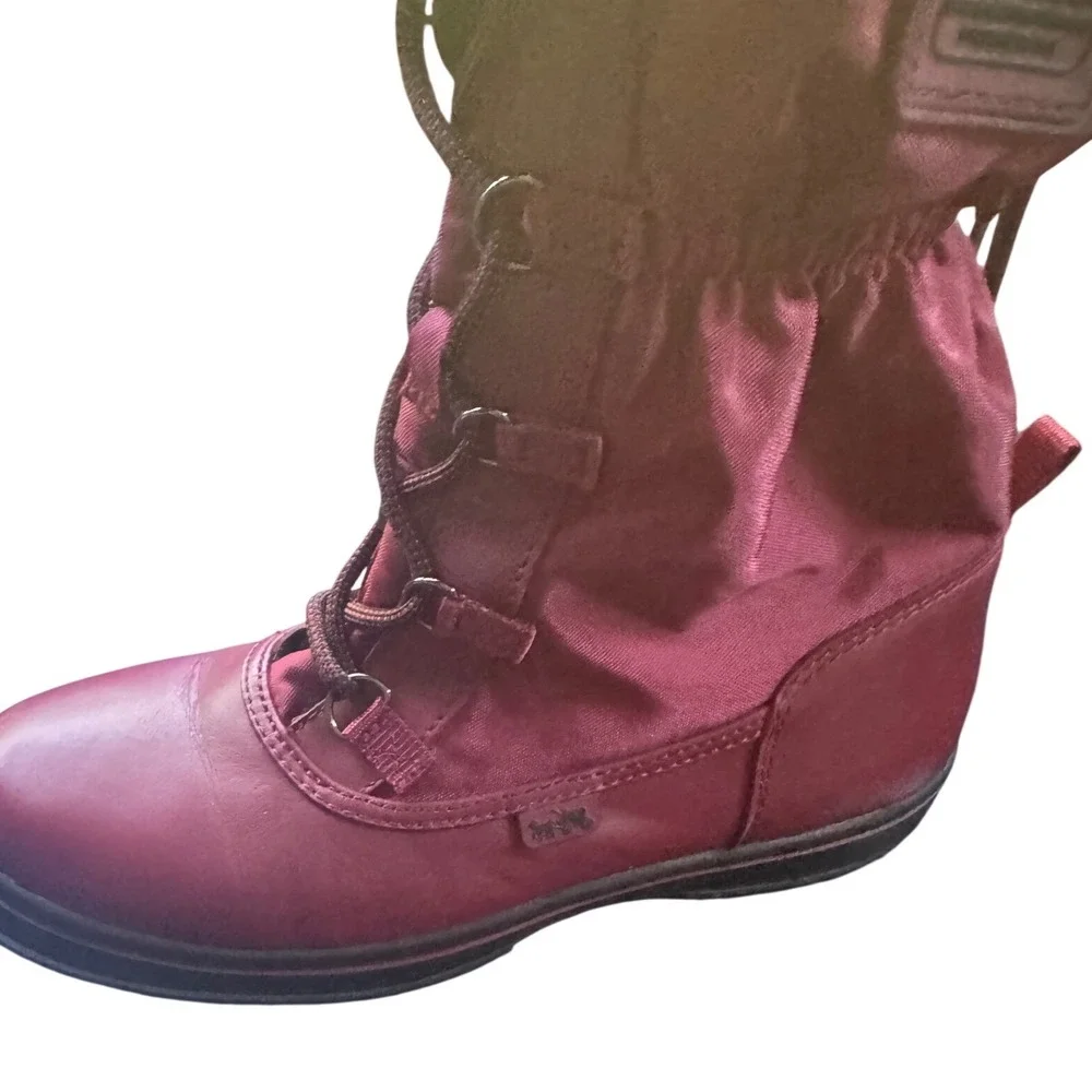 Coach Sage Snow Red Burgundy Nylon Leather Lace Up Mild Calf Winter Boots Size 7